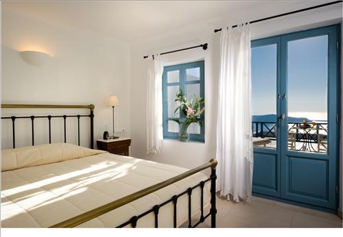 Absolute Bliss Imerovigli (Santorini)