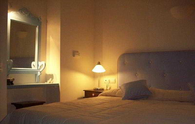 Absolute Bliss 4* Imerovigli (Santorini)